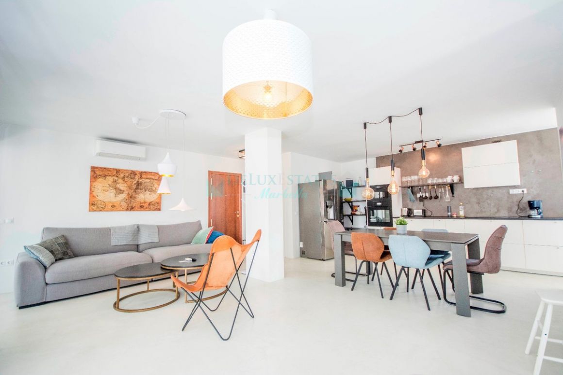 Apartment for sale in  Elviria, Marbella East