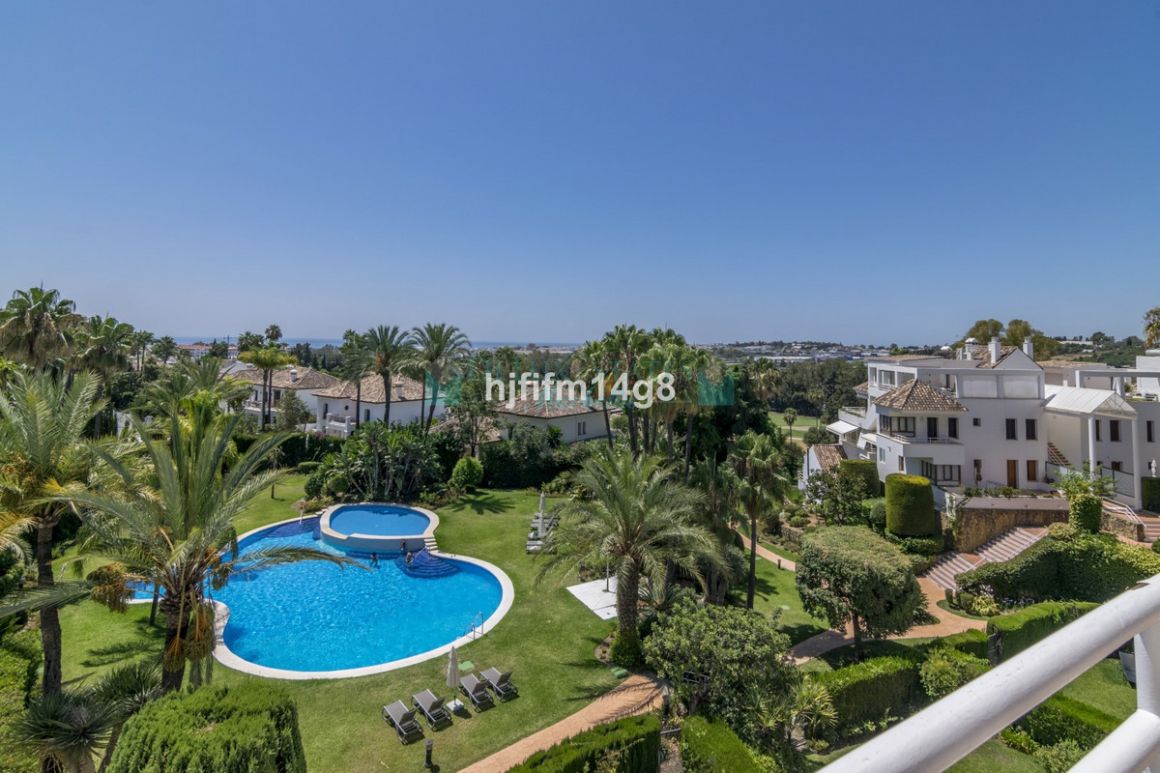 Penthouse for sale in Nueva Andalucia