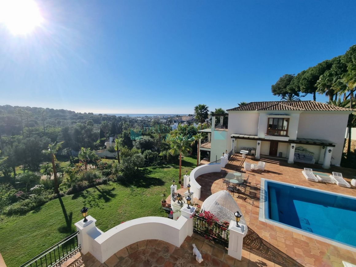 Villa for sale in Benahavis