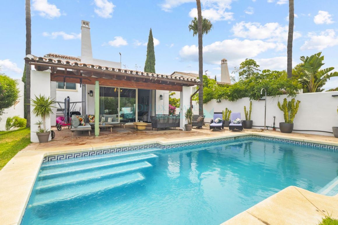 Villa for rent in  Atalaya, Estepona