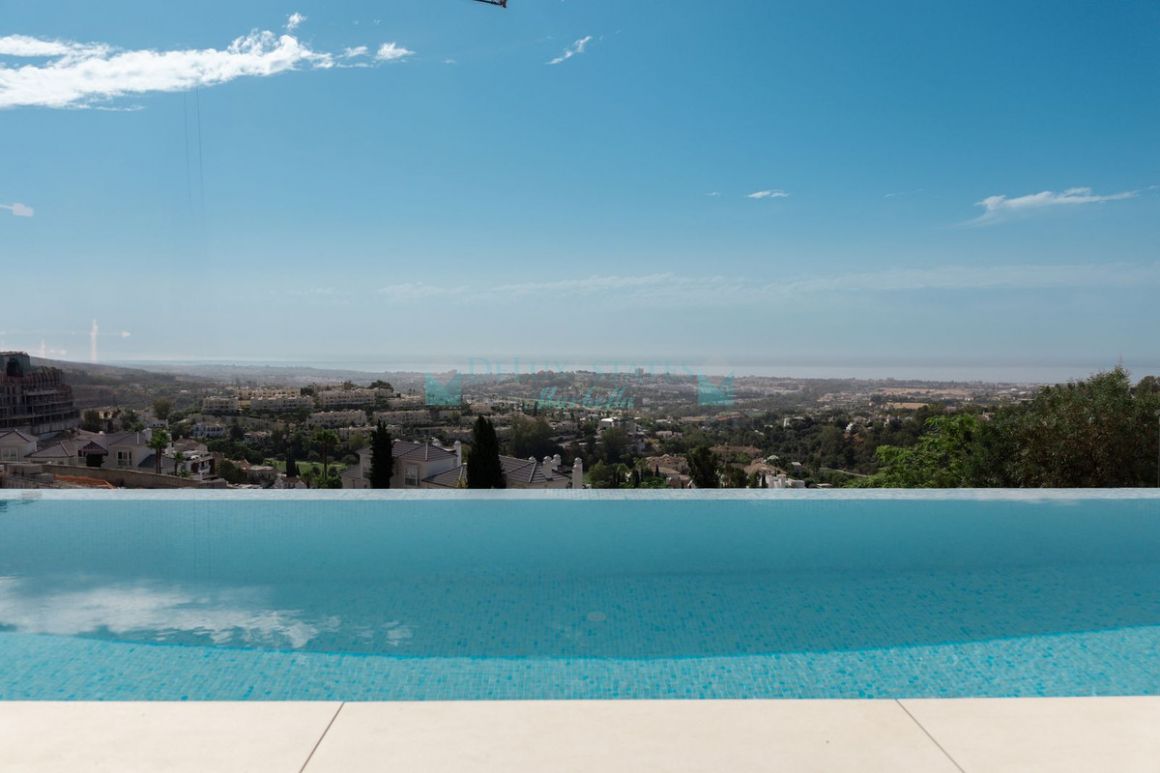 Town House for sale in Benahavis