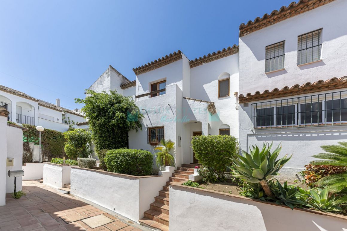 Town House for sale in Estepona