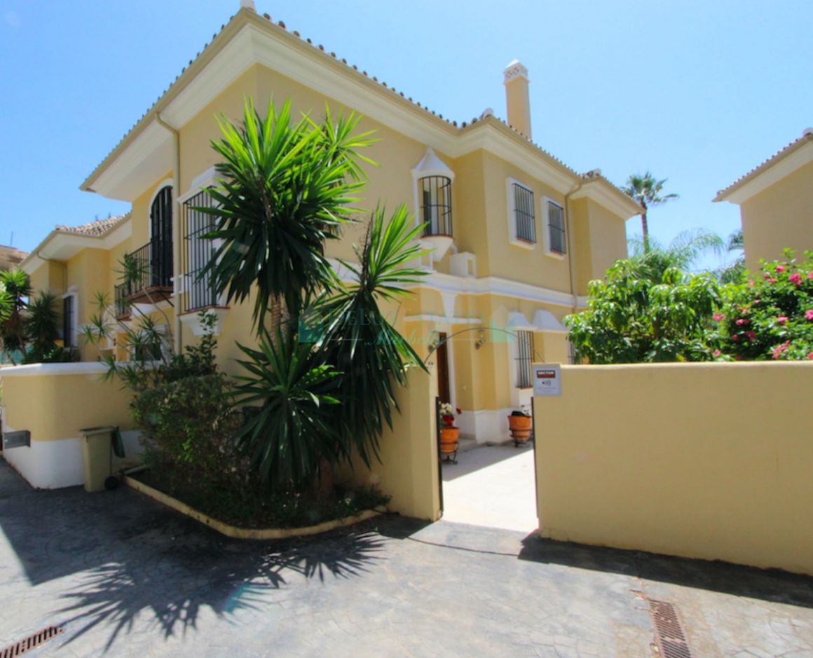 Villa Pareada en Elviria, Marbella Este