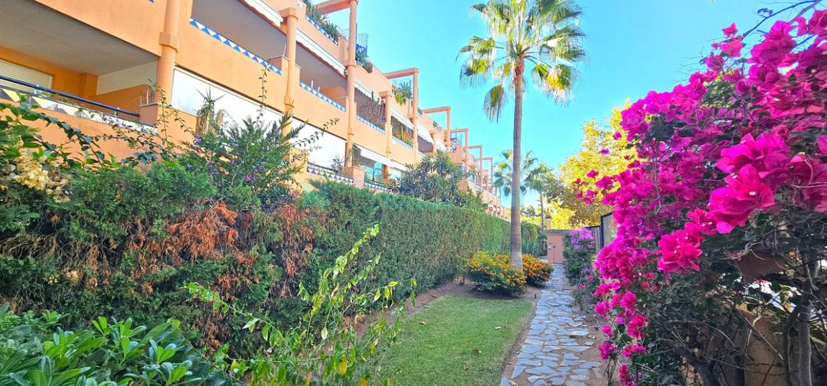 Ground Floor Apartment for sale in  Elviria, Marbella East