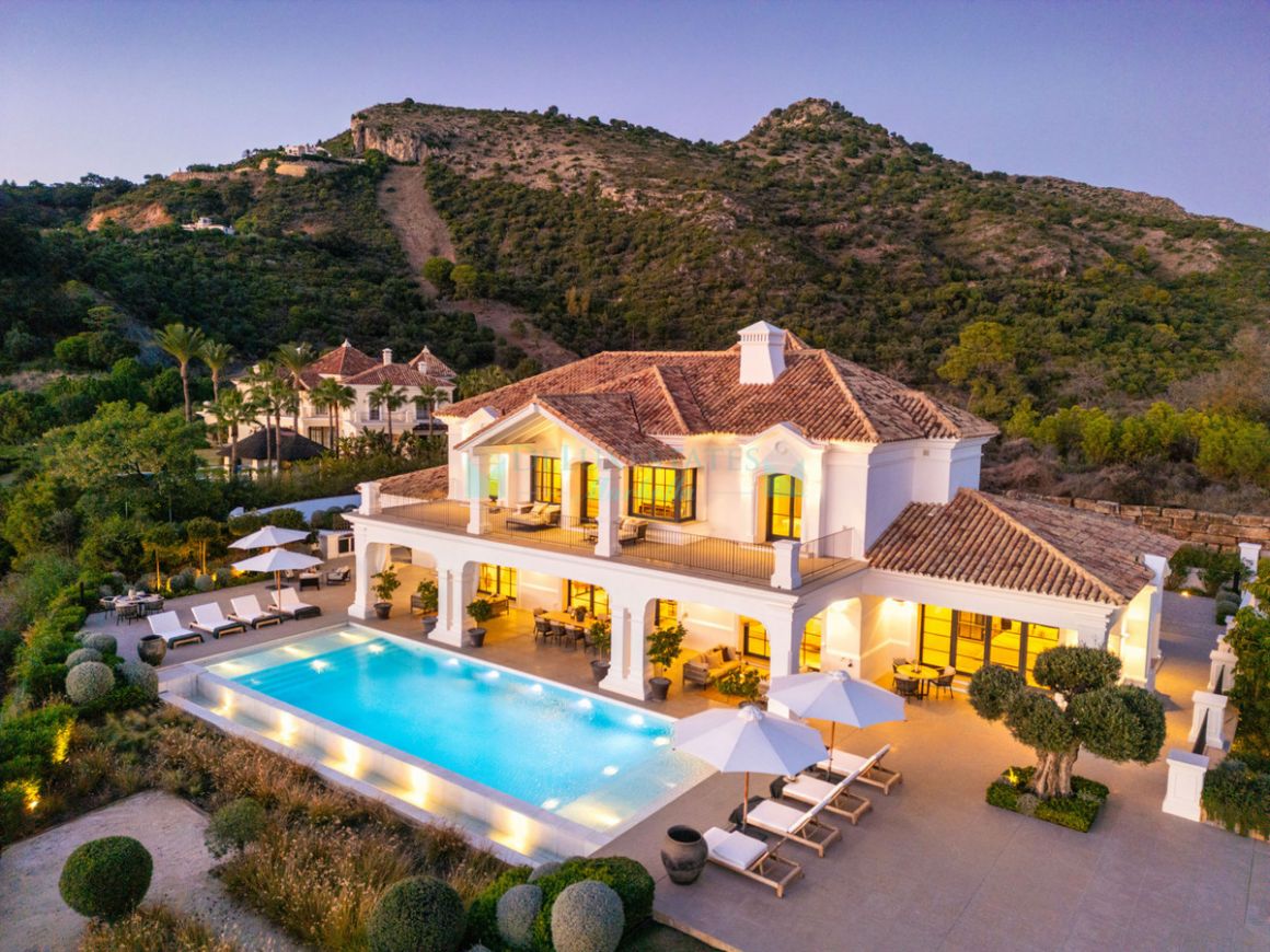 Villa for sale in Benahavis