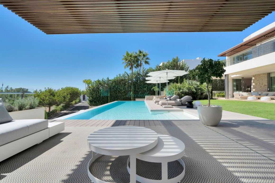 Villa for sale in Benahavis