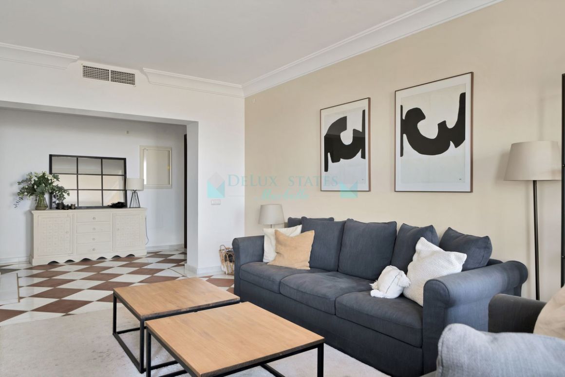 Penthouse for sale in  La Heredia, Benahavis