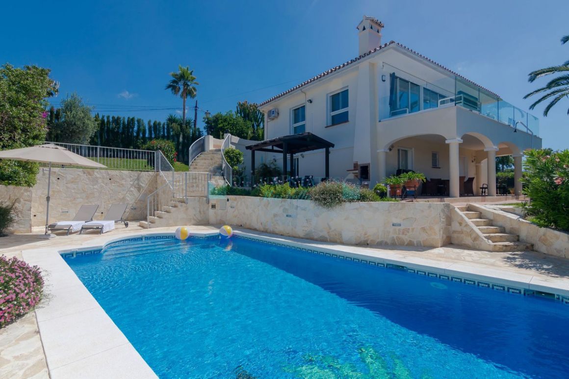 Villa en venta en  Elviria, Marbella Este