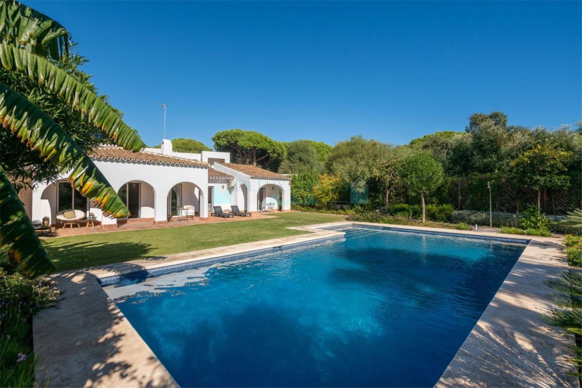 Villa for sale in  Cabopino, Marbella East