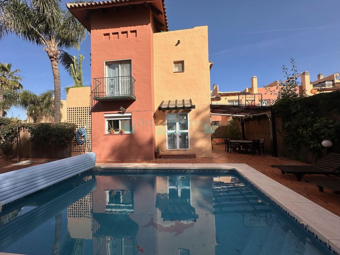 Villa en alquiler en Nueva Andalucia