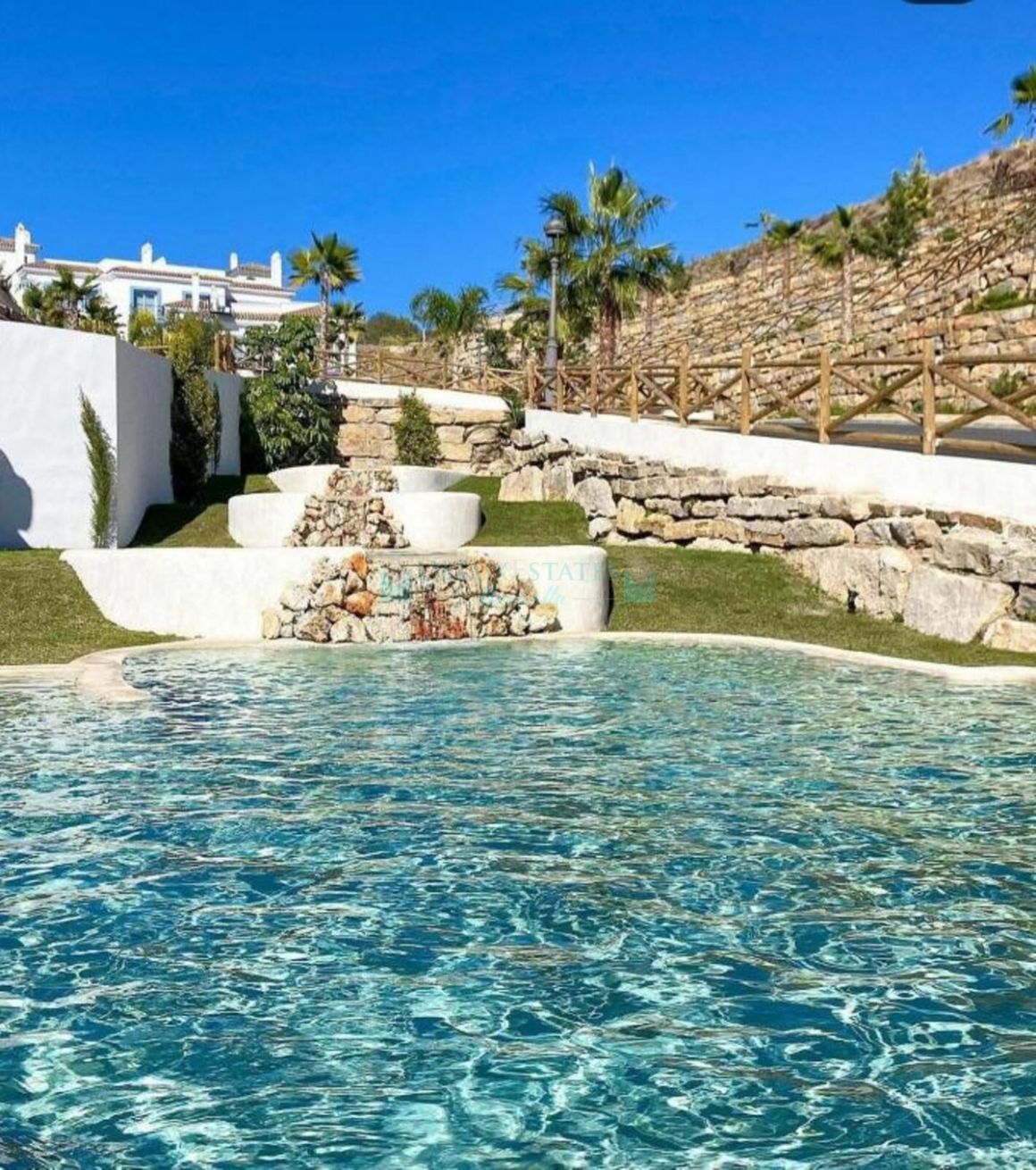 Apartment for rent in  El Paraiso, Estepona
