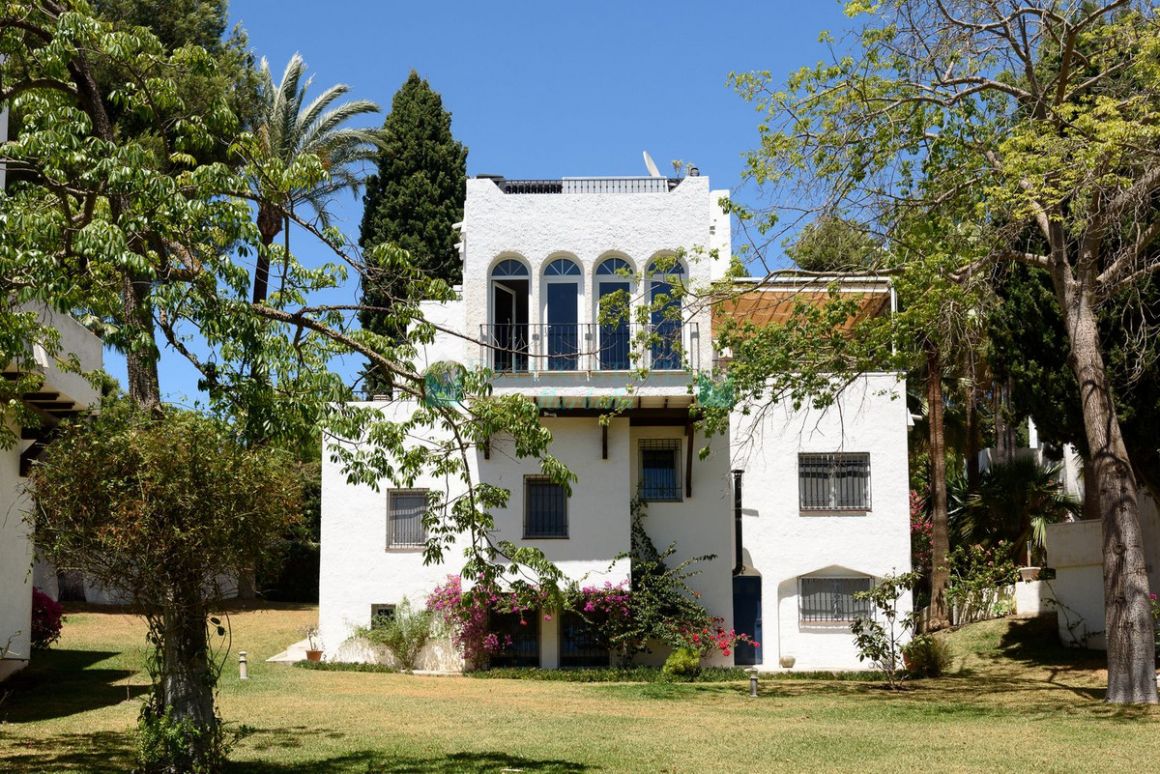 Villa in Nueva Andalucia