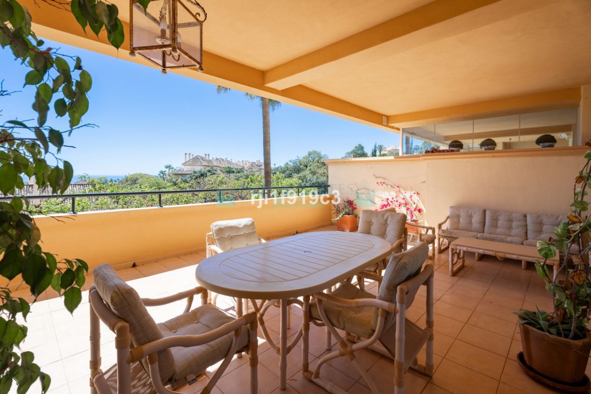 Apartamento Planta Baja en venta en  Elviria, Marbella Este