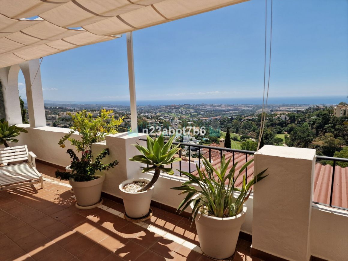 Apartment for sale in Benahavis