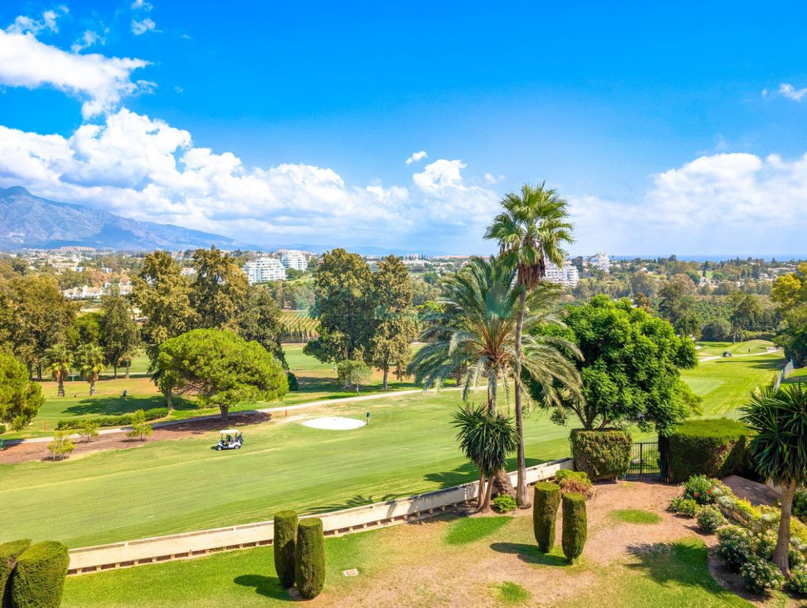 Apartment in Atalaya, Estepona