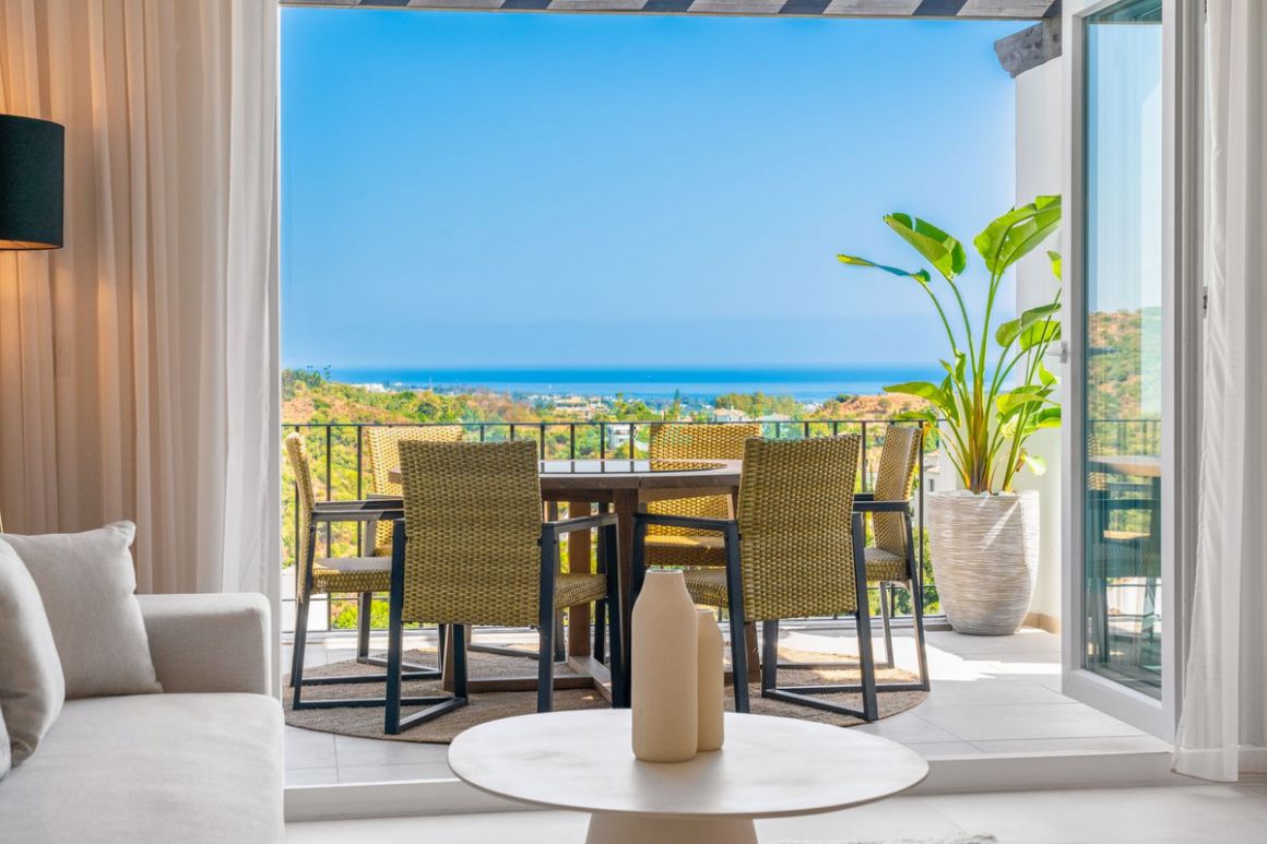 Penthouse for sale in  La Quinta, Benahavis