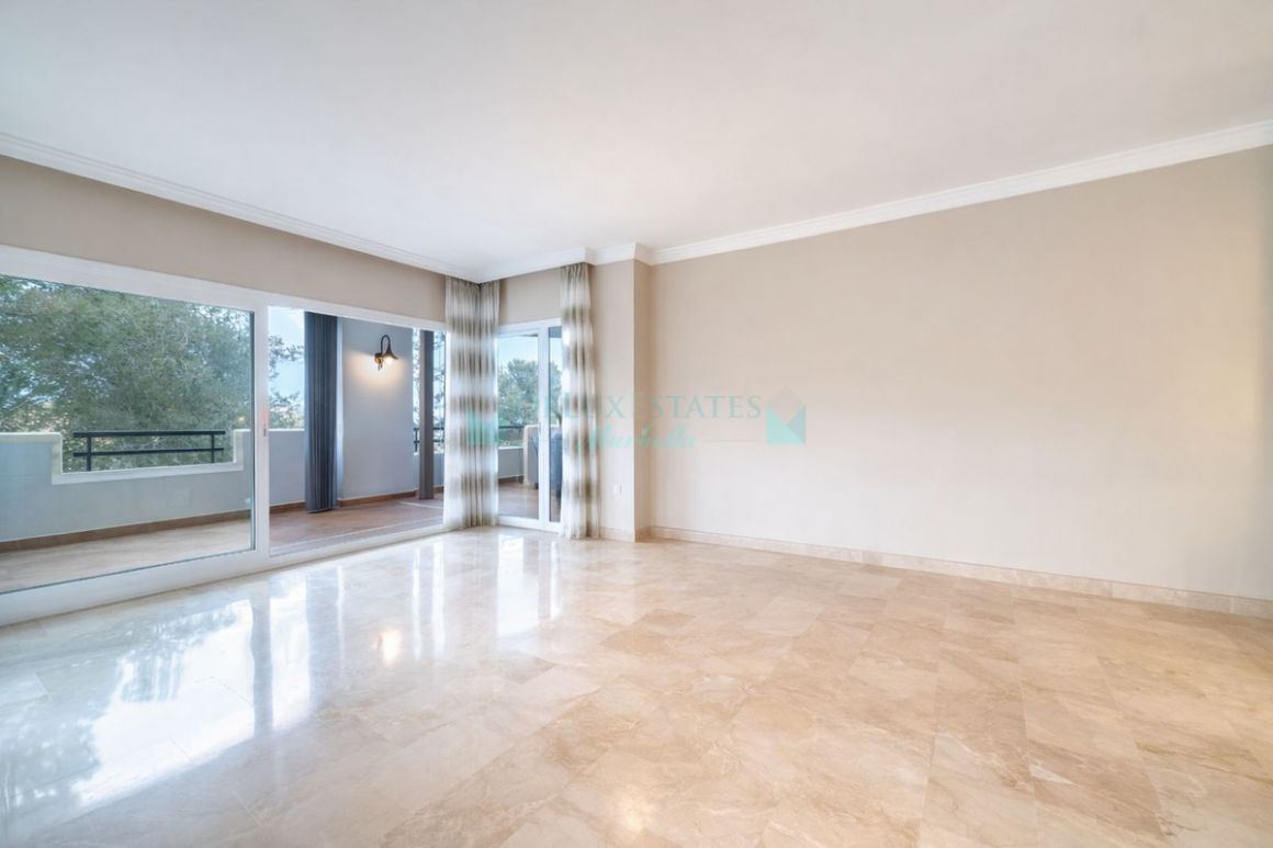 Apartment for sale in  Elviria, Marbella East