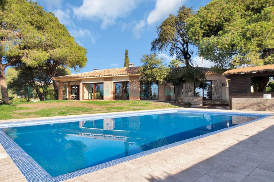 Villa en alquiler en  Elviria, Marbella Este