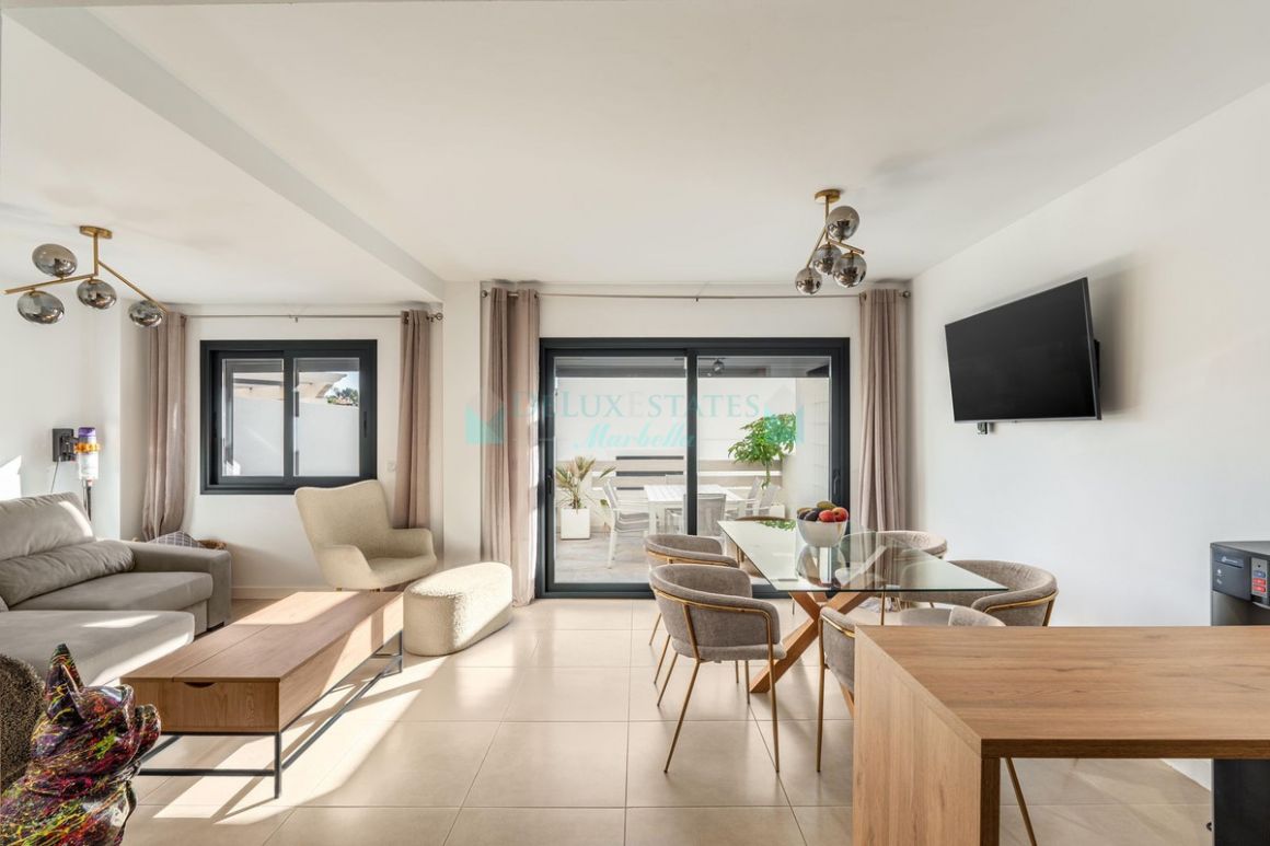 Adosado en venta en  El Paraiso, Estepona