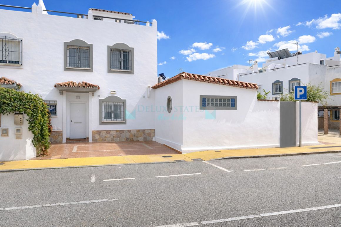 Semi Detached Villa for sale in Estepona