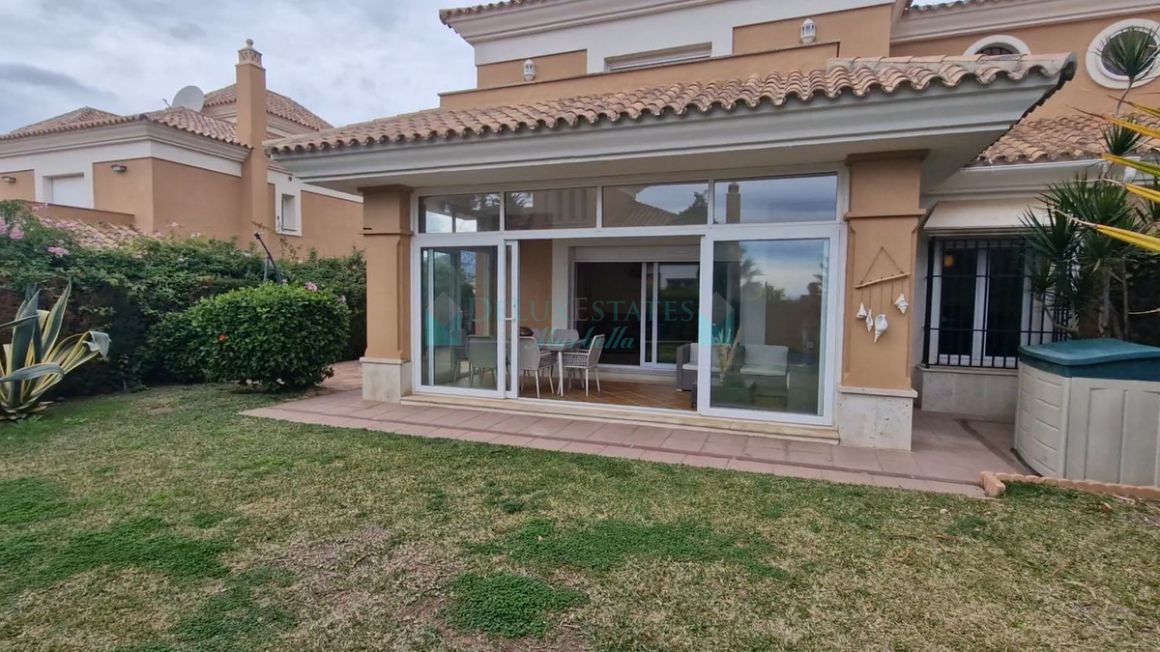 Villa Pareada en venta en  Santa Clara, Marbella Este