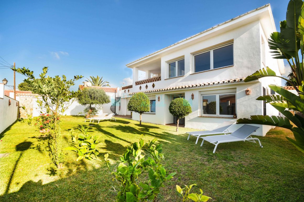 Villa for rent in  Costabella, Marbella East