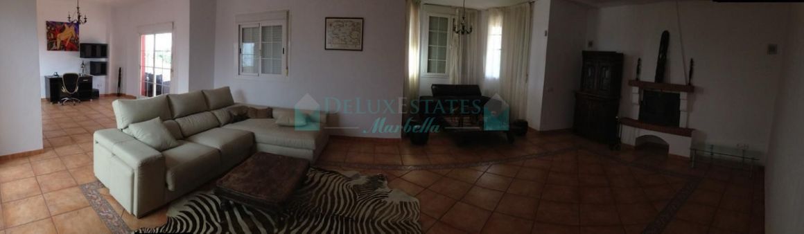 Villa for sale in  New Golden Mile, Estepona