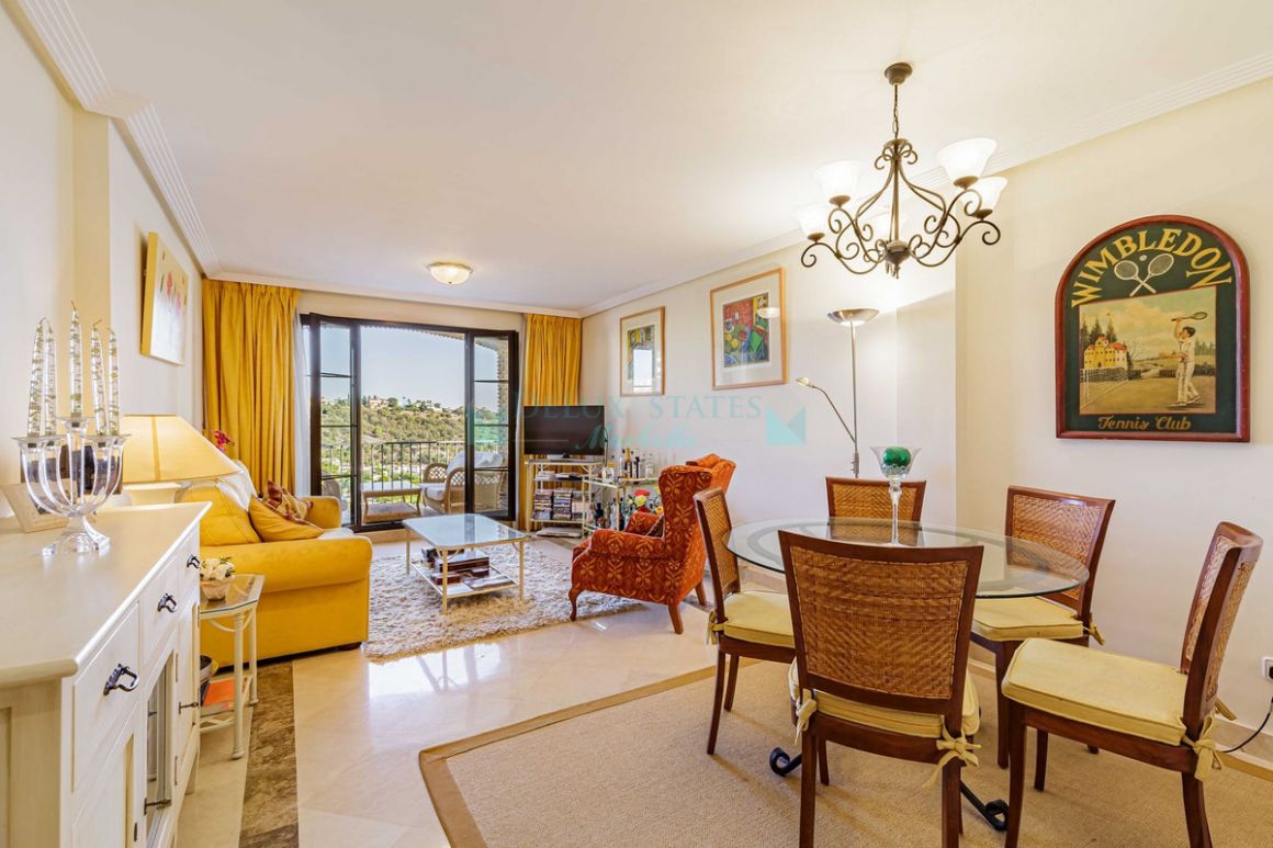 Apartamento en Los Arqueros, Benahavis