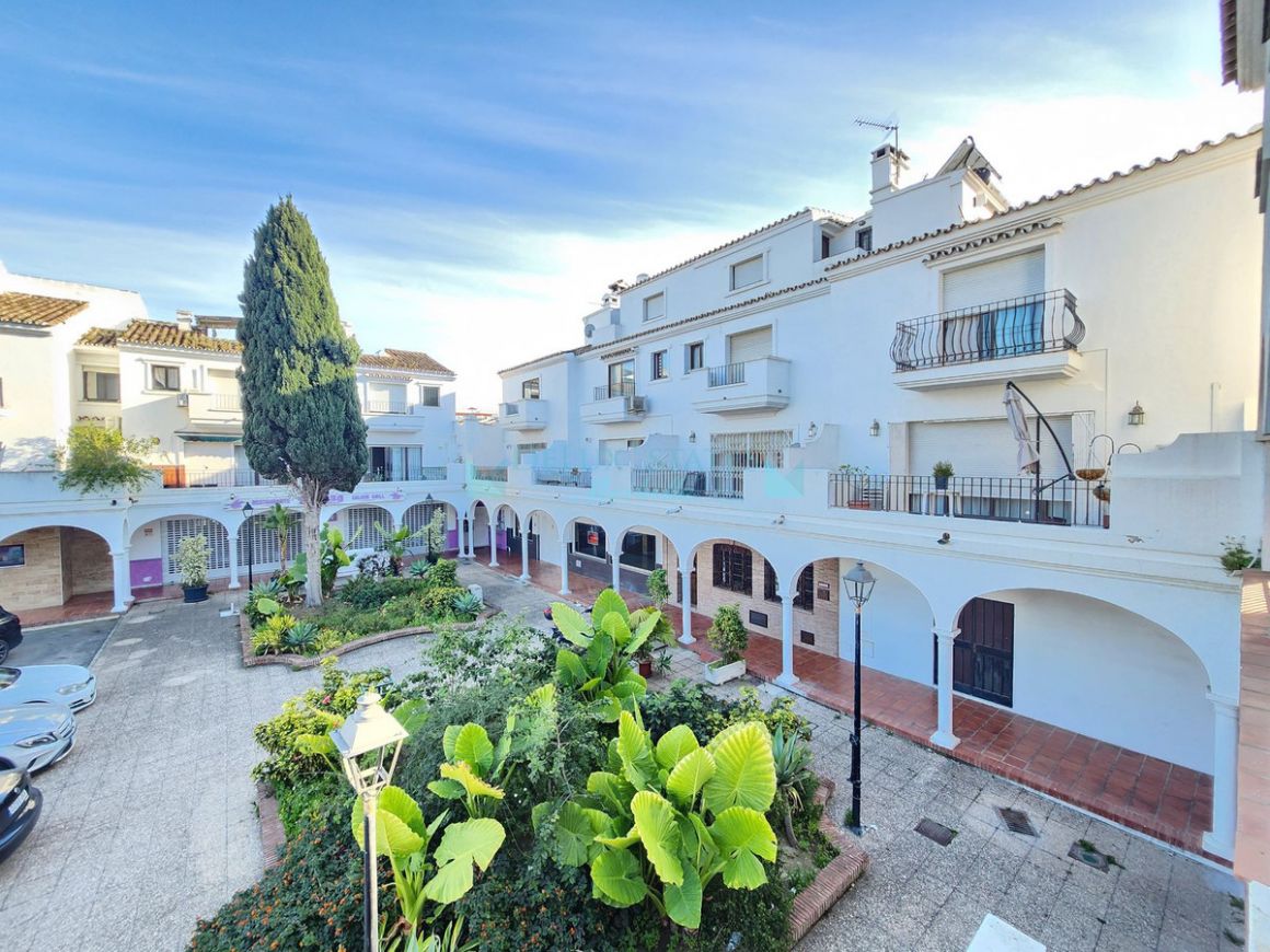 Town House for sale in Estepona