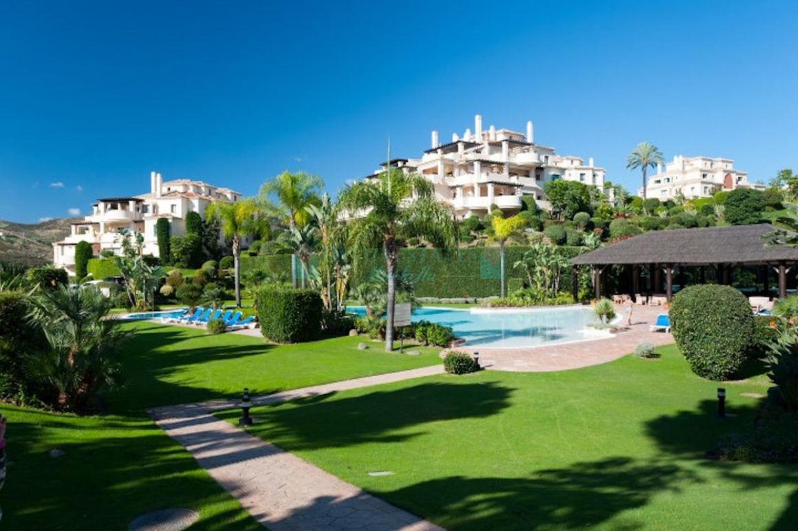 Apartamento en venta en Benahavis