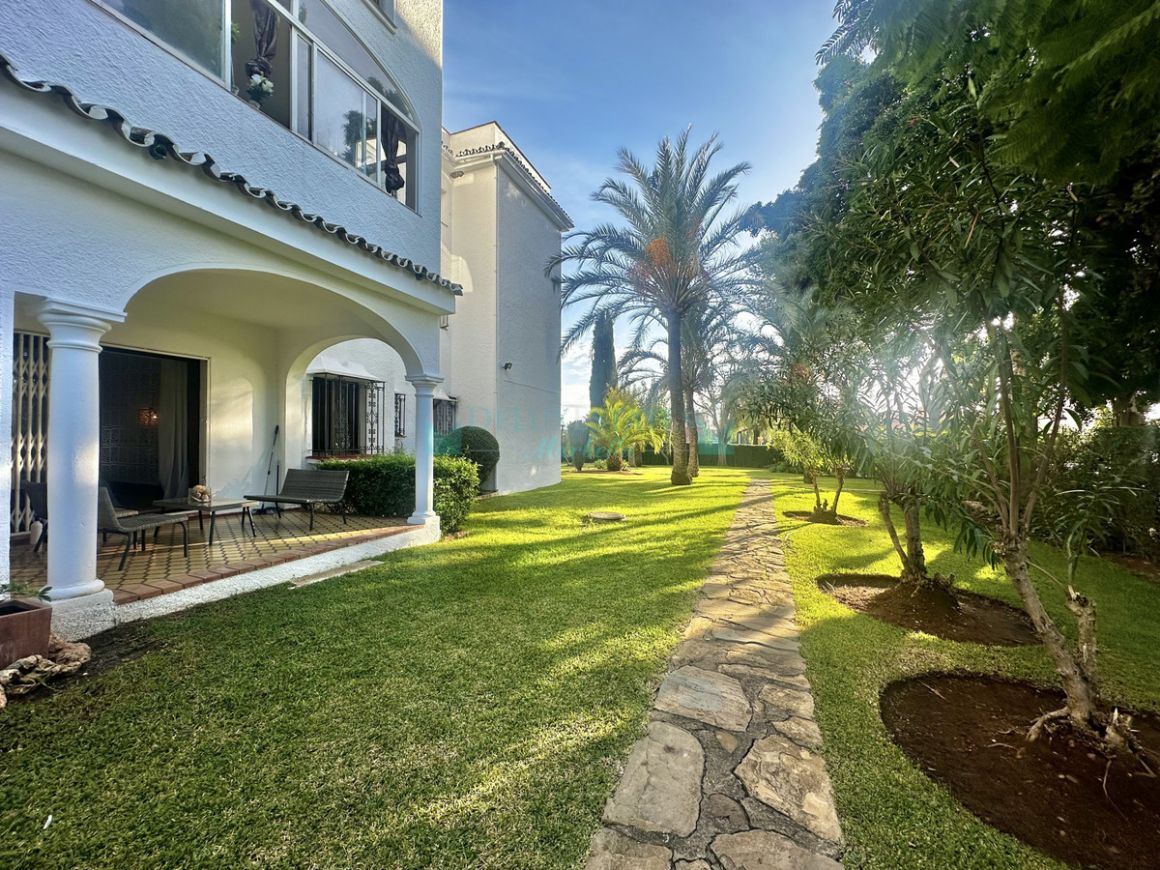 Ground Floor Apartment for sale in Estepona