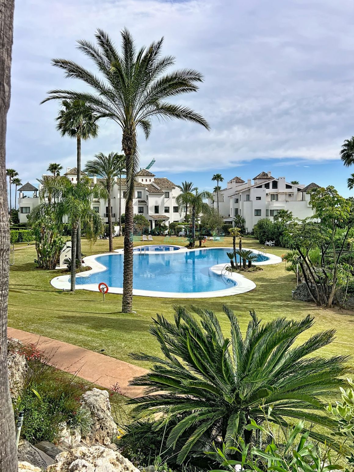 Ground Floor Apartment for sale in  El Paraiso, Estepona