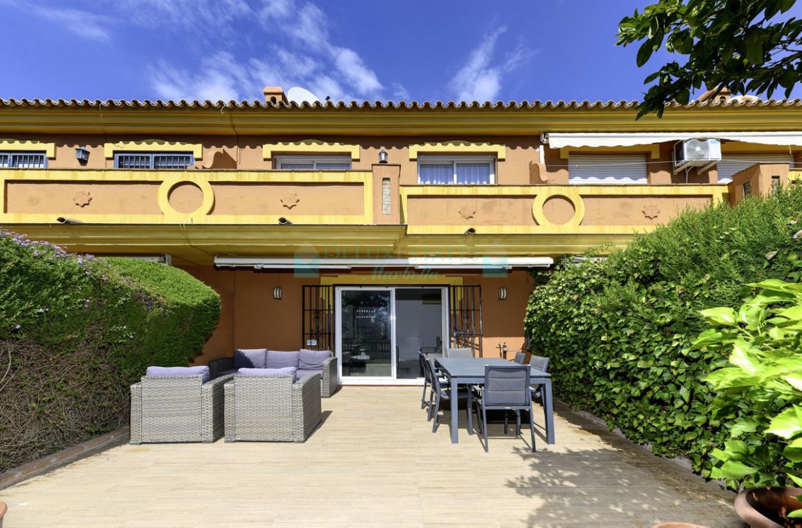 Town House for sale in  Atalaya, Estepona