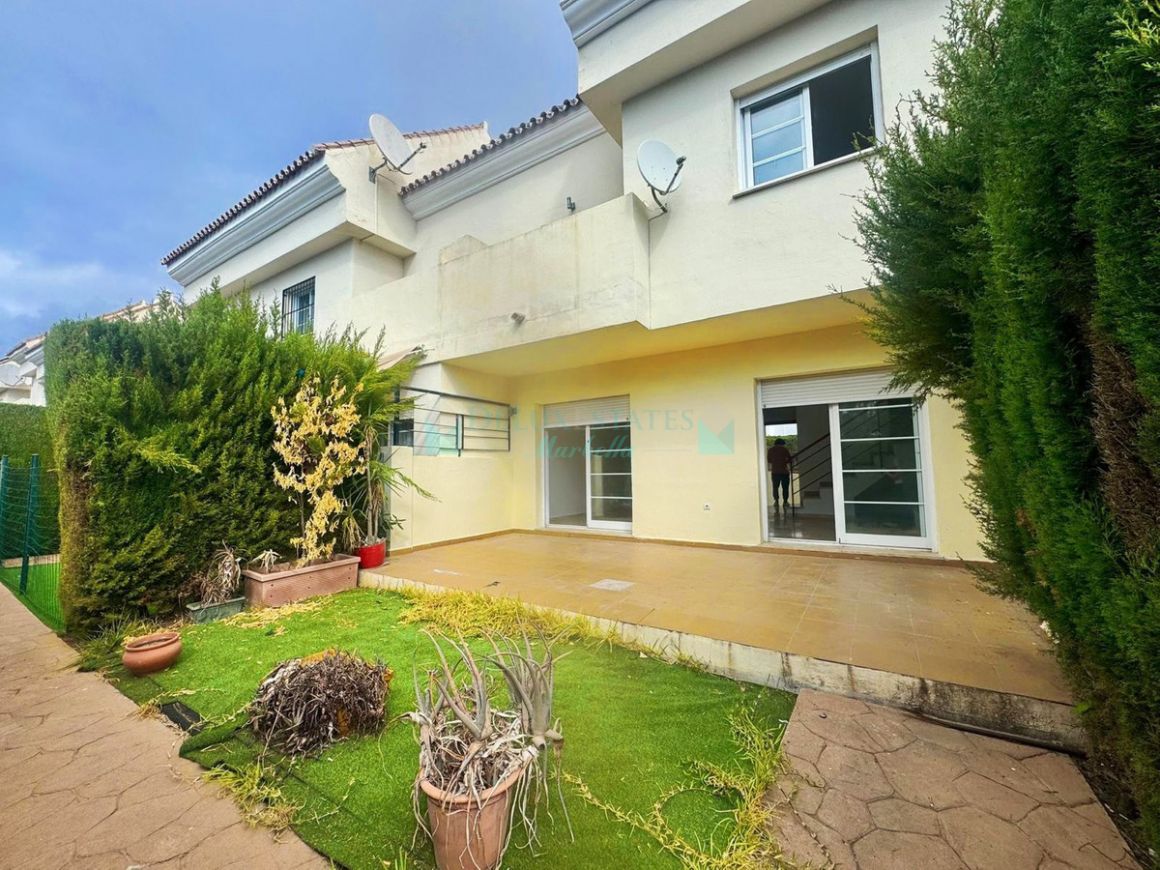 Town House for sale in Nueva Andalucia