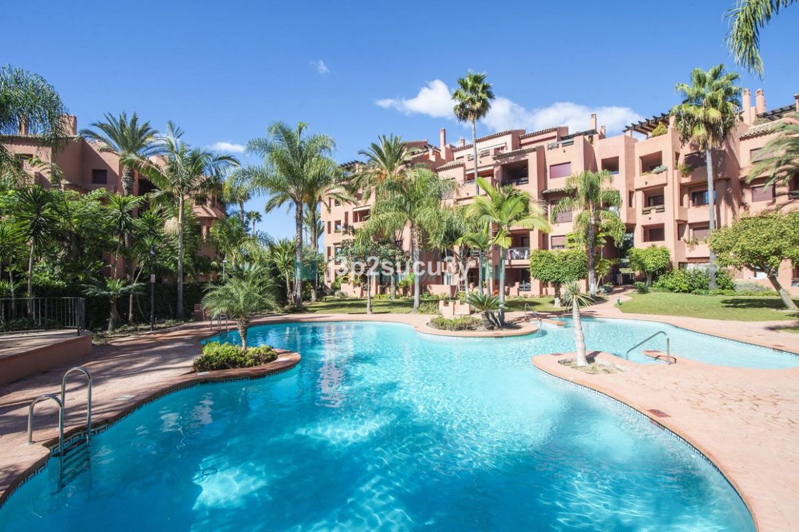 Apartamento en alquiler en  Los Monteros, Marbella Este