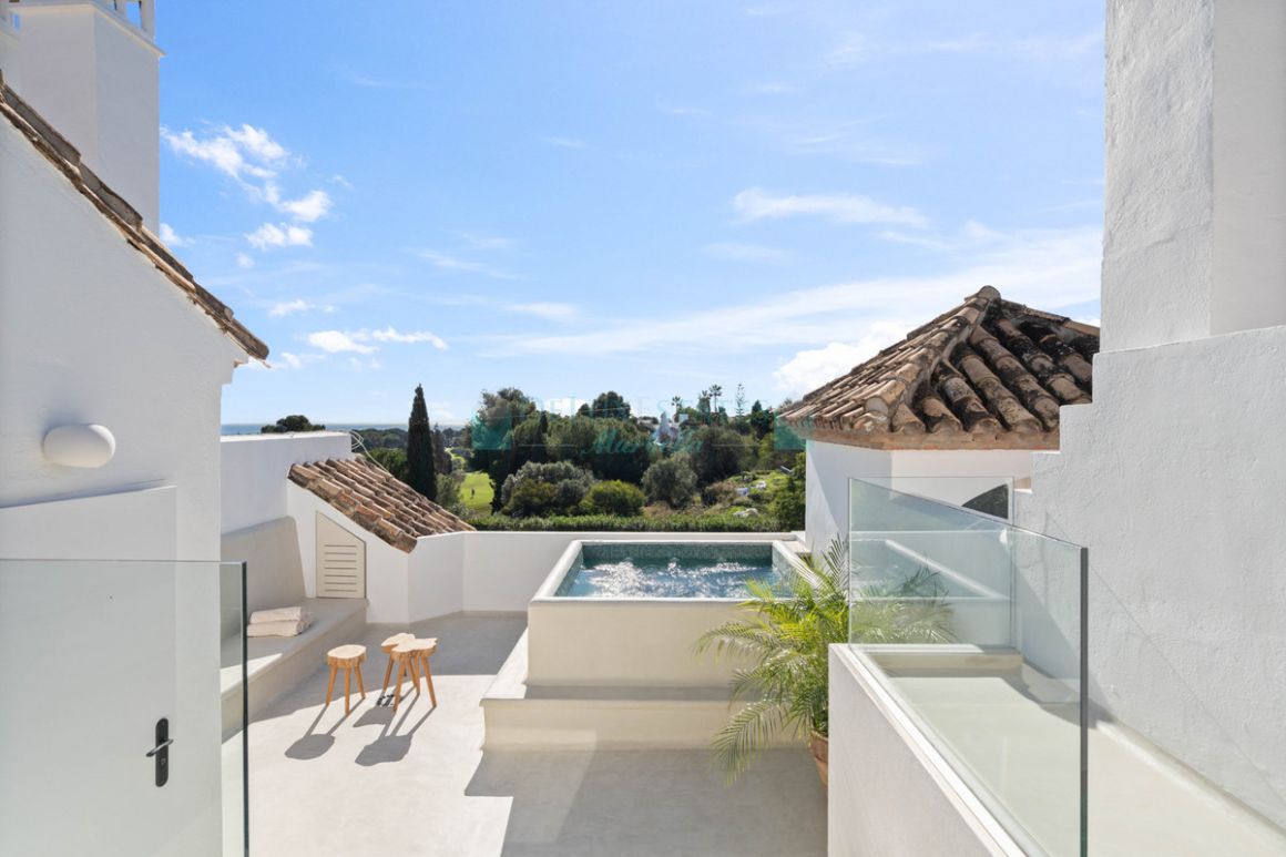 Town House for sale in Nueva Andalucia