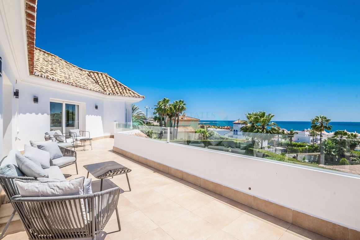 Villa for sale in Estepona