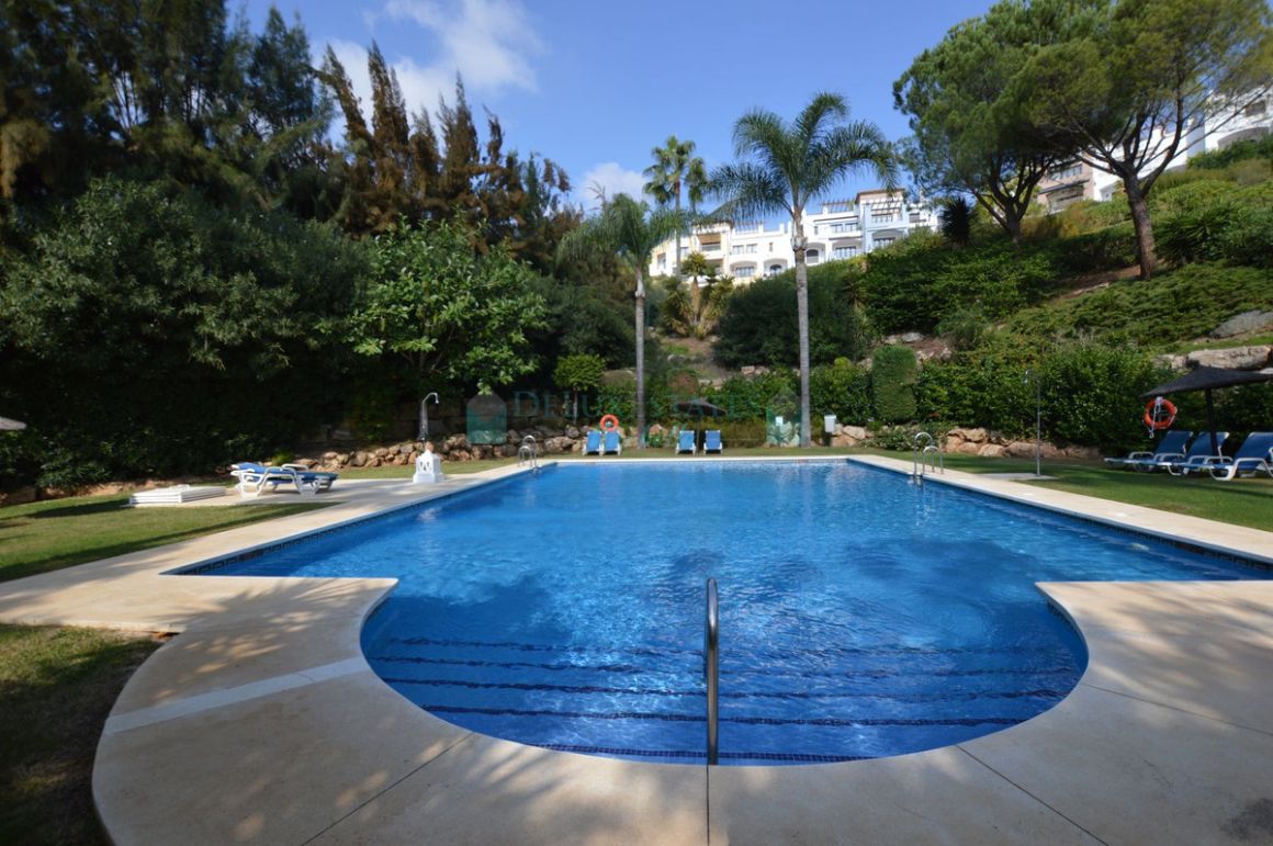 Apartment for sale in  Los Arqueros, Benahavis