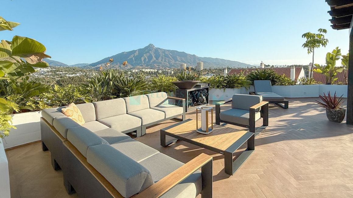 Penthouse for sale in Nueva Andalucia