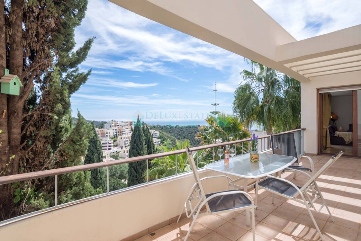 Apartment for sale in  Los Altos de los Monteros, Marbella East