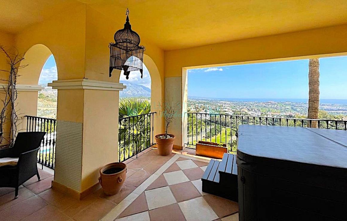 Apartment for sale in Benahavis