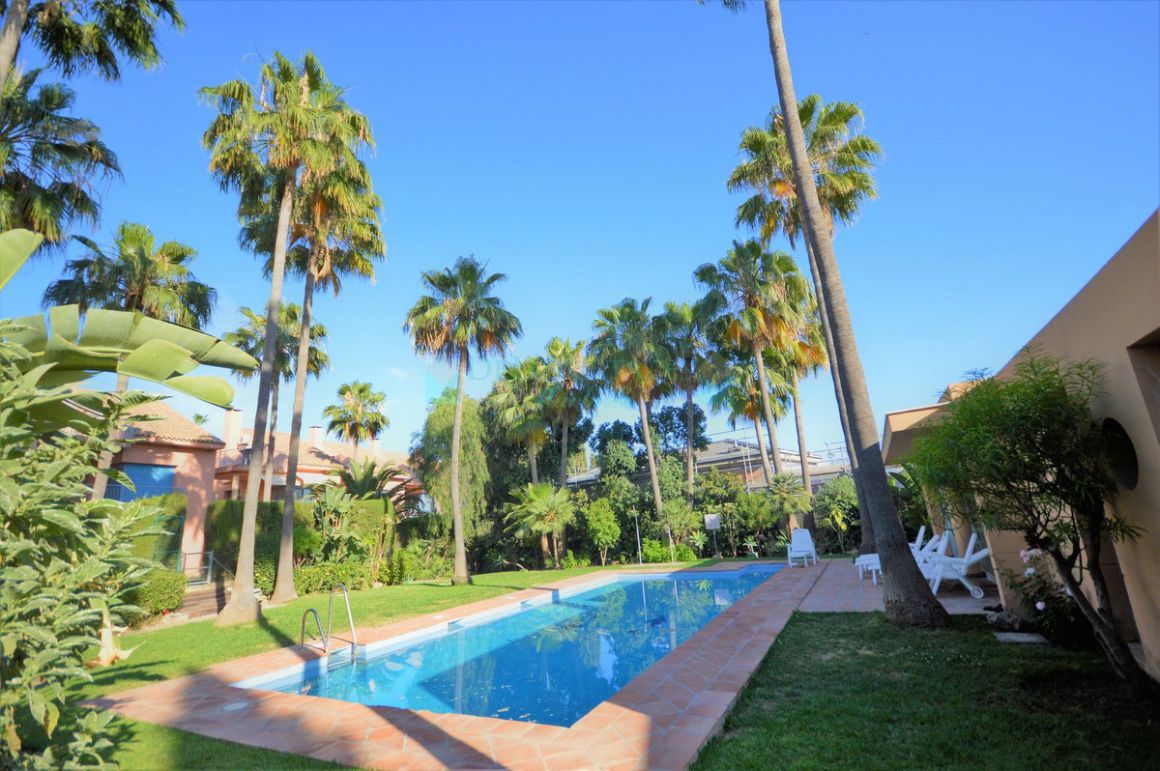 Semi Detached Villa for sale in Nueva Andalucia