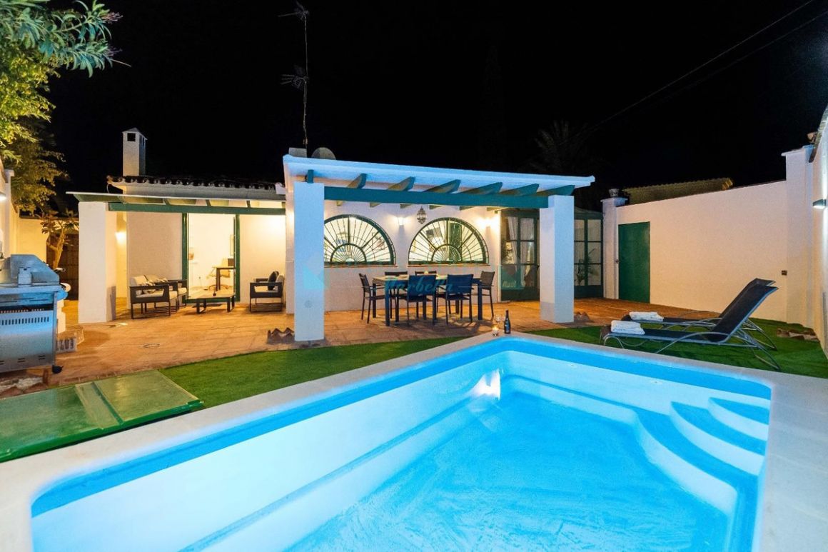 Villa for sale in Nueva Andalucia