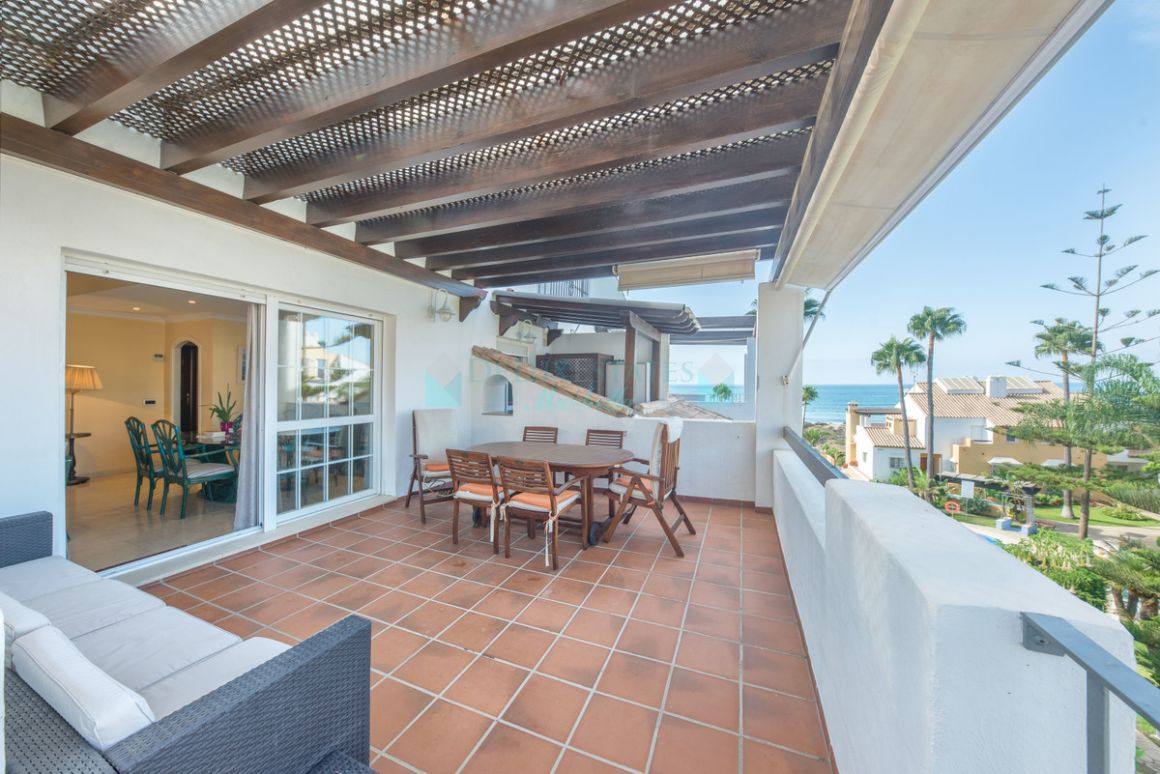 Penthouse for rent in  Bahia de Marbella, Marbella East