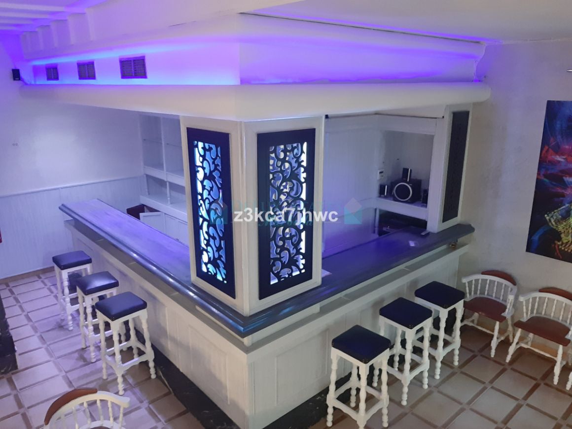 Bar for sale in Estepona