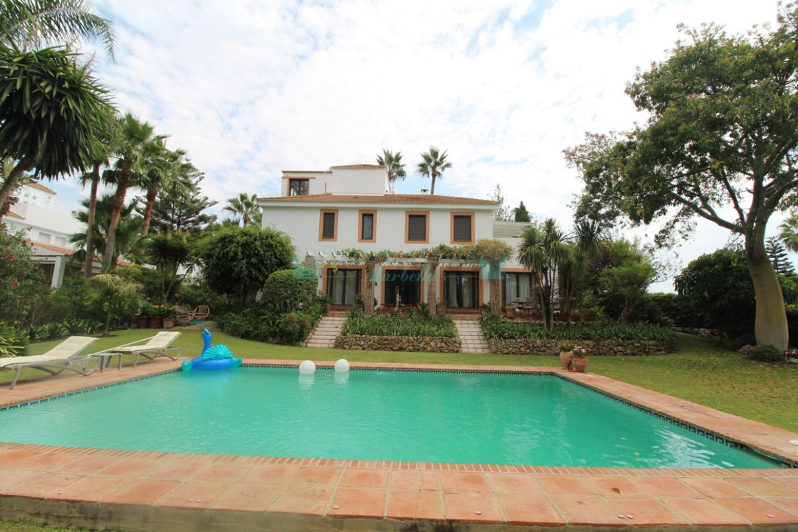 Villa in Nueva Andalucia