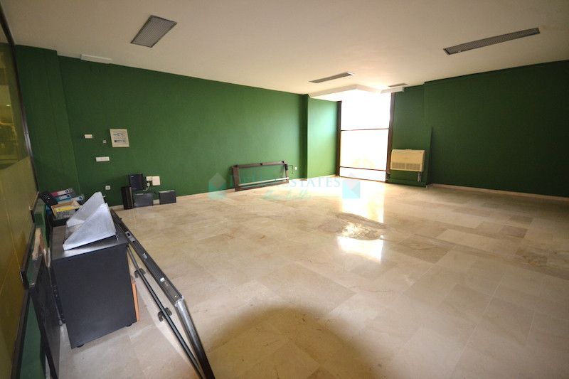 Office for rent in Marbella - Puerto Banus