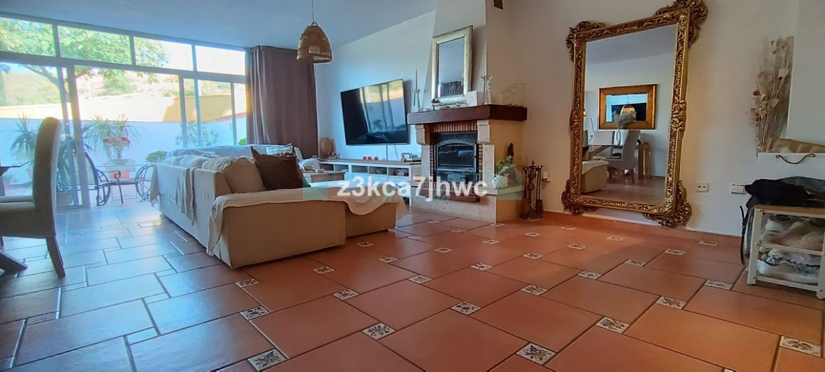 Town House for sale in Estepona