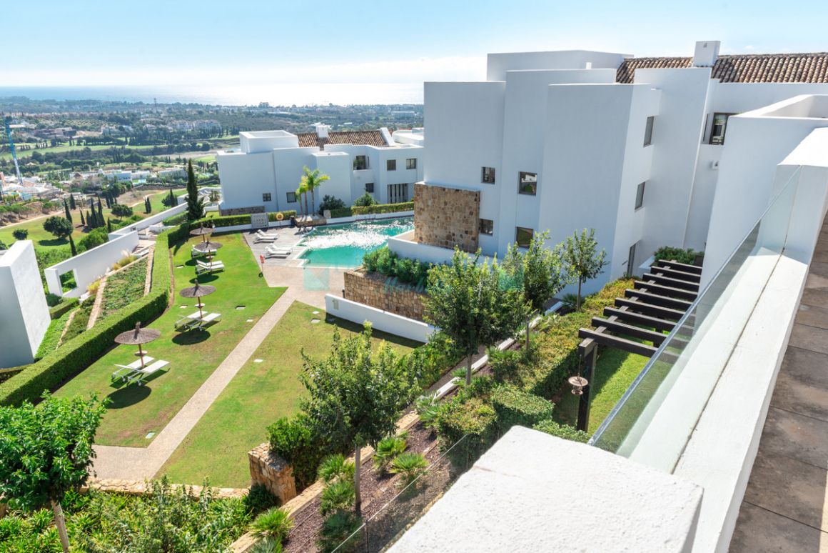 Penthouse for sale in  Los Flamingos, Benahavis