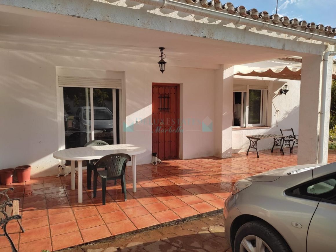 Villa for sale in Estepona